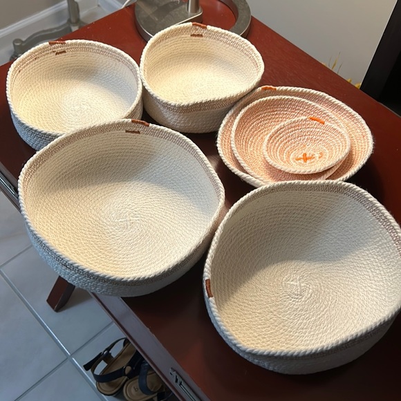 DESK essentials rope bowls for the tidy mommy in orange and white. 7 pieces - Picture 1 of 12